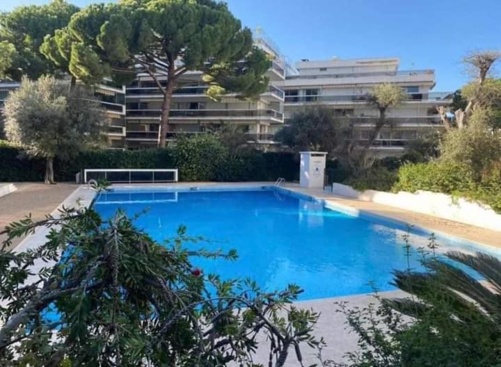 Juan Les Pins Tanit Studio Climatise Vue Sur Mer Piscine Antibes Eksteriør bilde